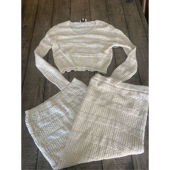 Crochet sweater and skirt set size small nwt - Picture 1 of 12